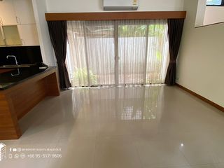 For rent 4 bedrooms house in Khlong Toei, Bangkok