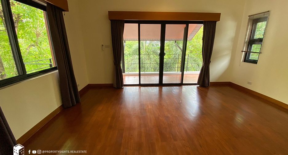 For rent 4 bedrooms house in Khlong Toei, Bangkok
