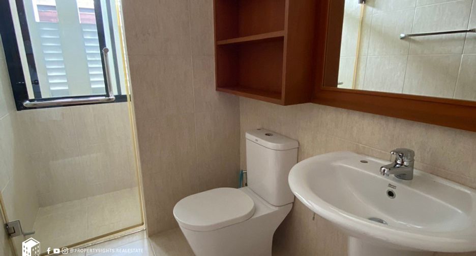 For rent 4 bedrooms house in Khlong Toei, Bangkok