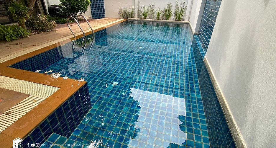 For rent 4 bedrooms house in Khlong Toei, Bangkok