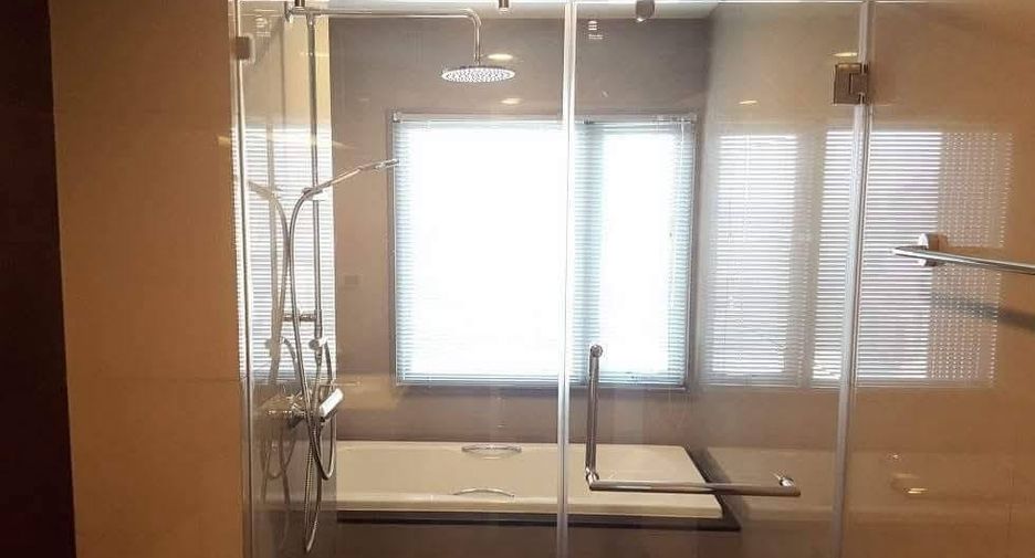 Condo en alquiler de 2 habitaciones en Khlong Toei, Bangkok