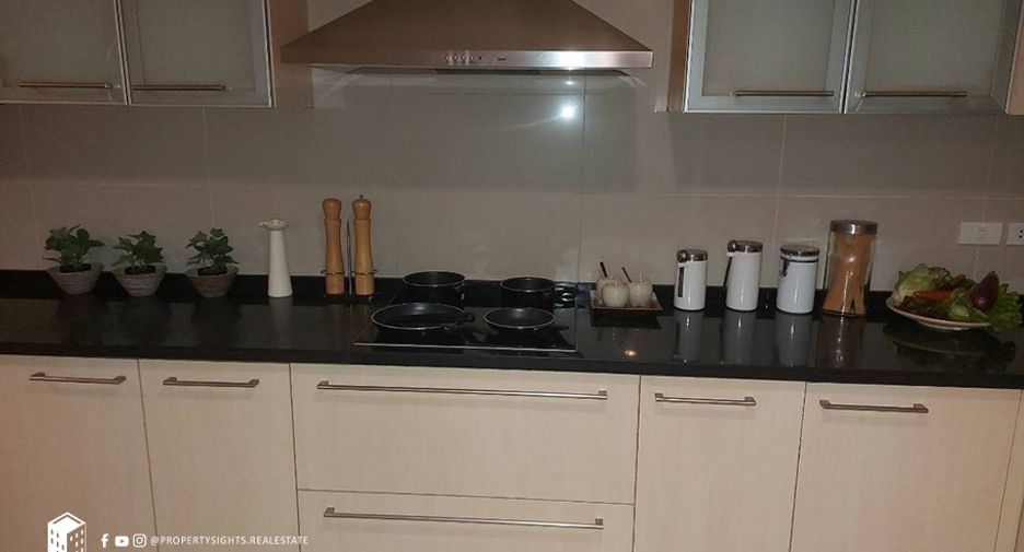 For rent 4 ベッドルーム condo in Sathon, Bangkok