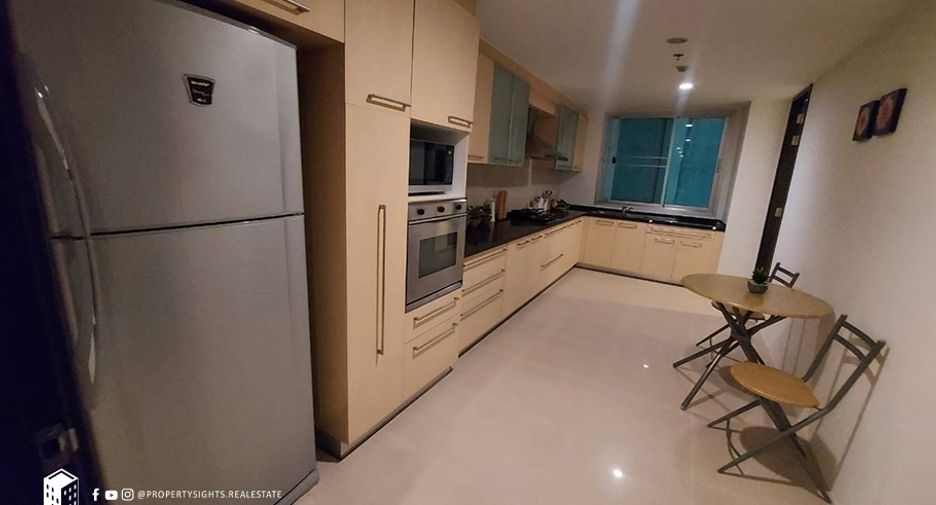 For rent 4 ベッドルーム condo in Sathon, Bangkok
