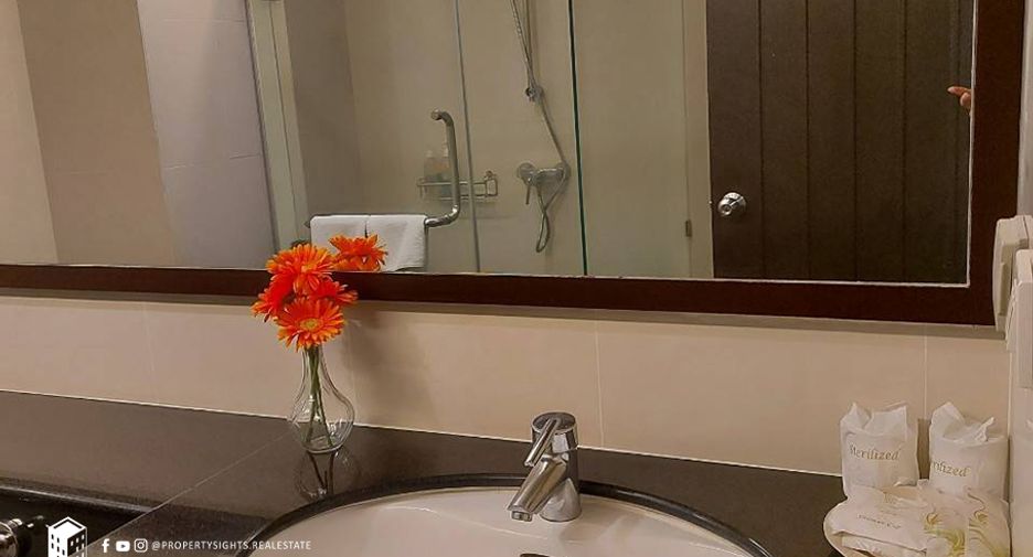 For rent 4 ベッドルーム condo in Sathon, Bangkok