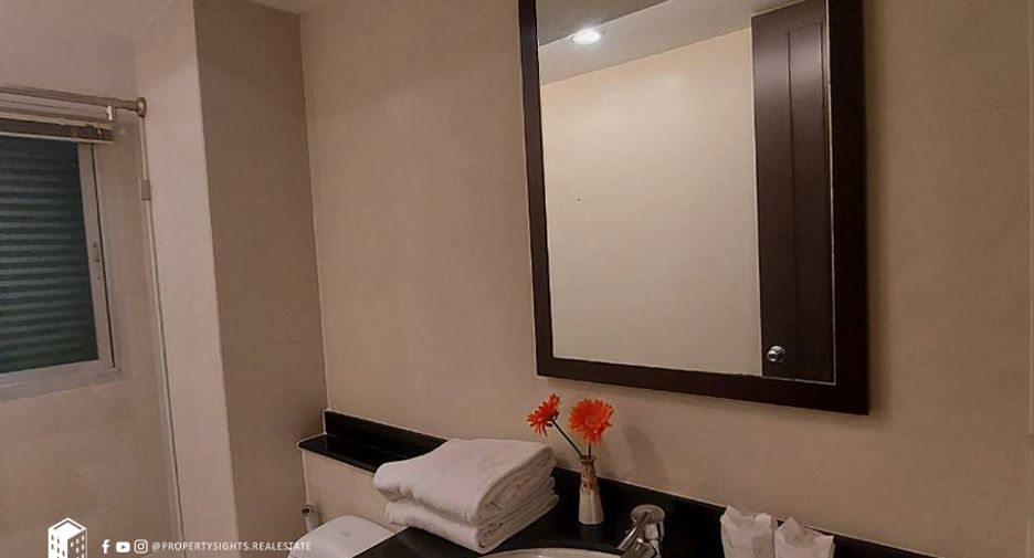 For rent 4 ベッドルーム condo in Sathon, Bangkok