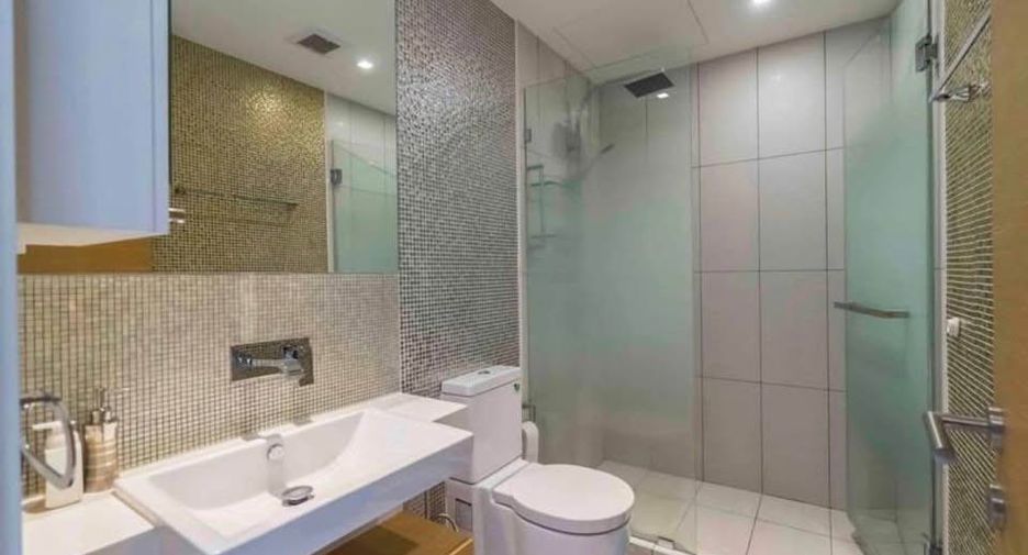 For rent 2 bedrooms condo in Khlong Toei, Bangkok