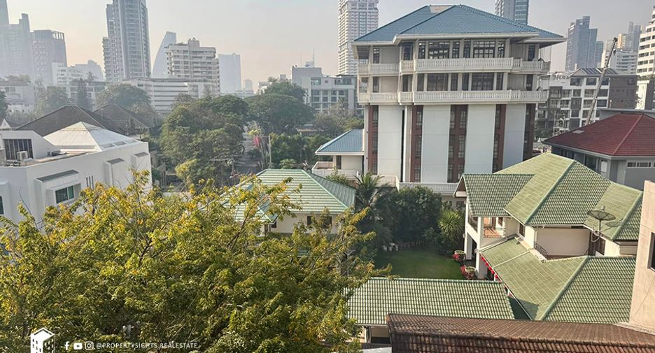 For rent 2 bedrooms condo in Watthana, Bangkok