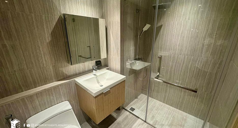 For rent 2 bedrooms condo in Watthana, Bangkok
