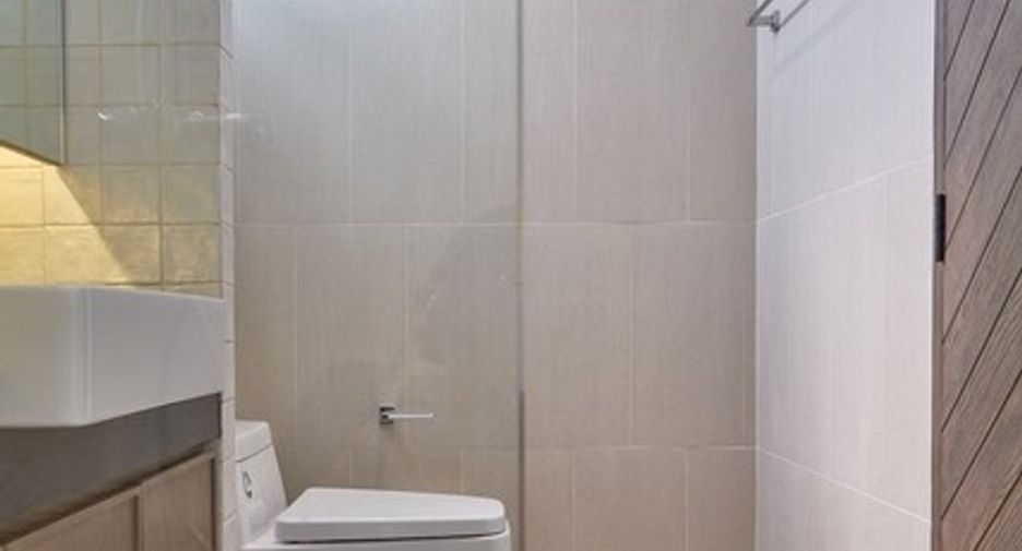 For rent 4 bedrooms house in Khlong Toei, Bangkok