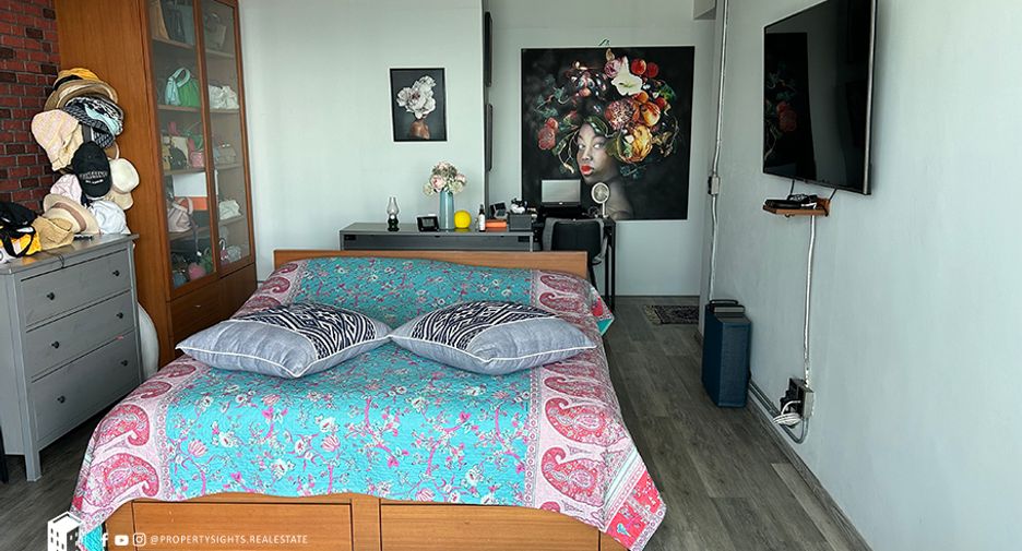 For sale 3 bedrooms condo in Watthana, Bangkok