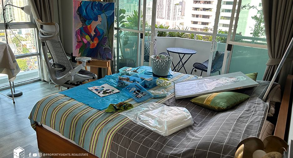 For sale 3 bedrooms condo in Watthana, Bangkok