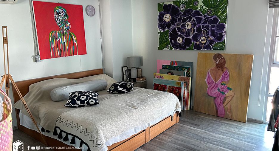 For sale 3 bedrooms condo in Watthana, Bangkok