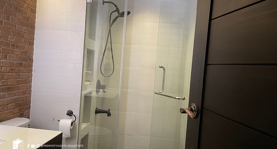 For sale 3 bedrooms condo in Watthana, Bangkok