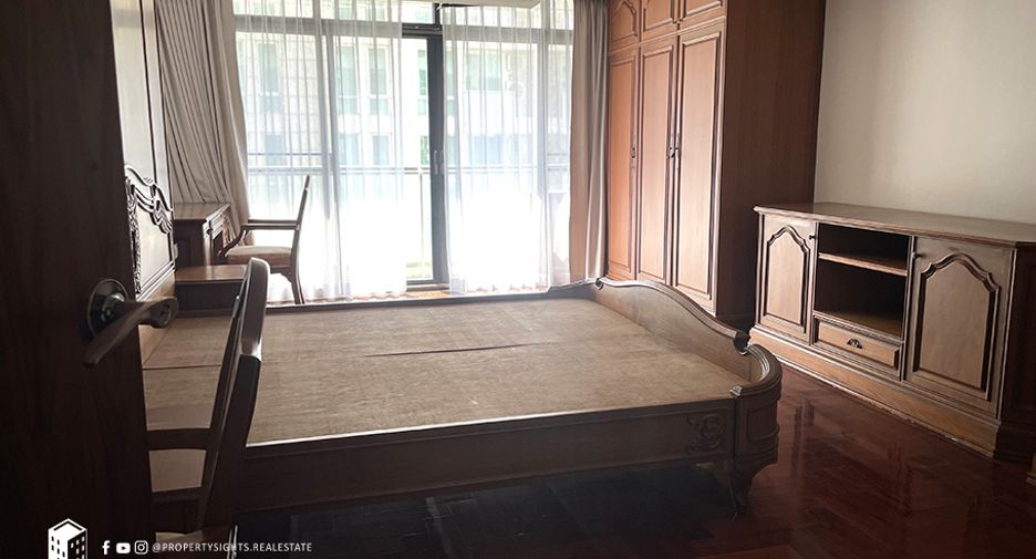 For sale 3 bedrooms condo in Watthana, Bangkok