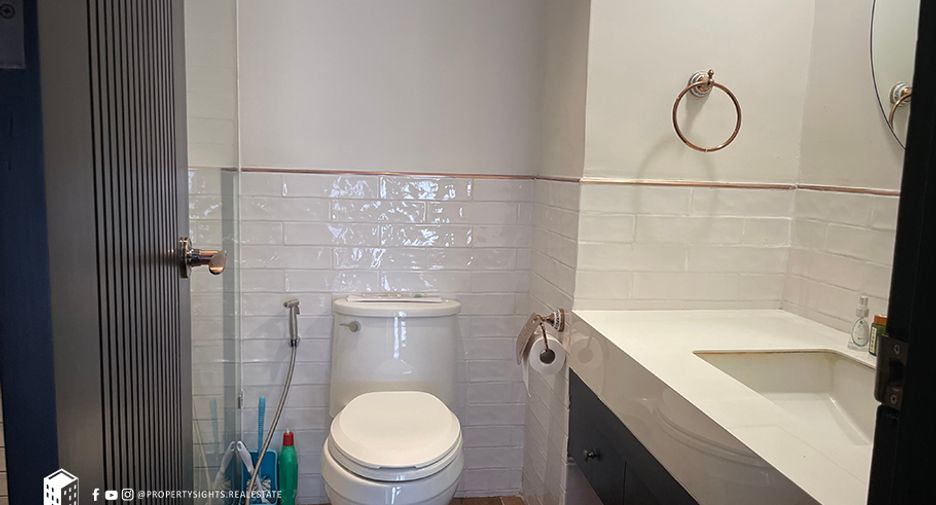 For sale 3 bedrooms condo in Watthana, Bangkok