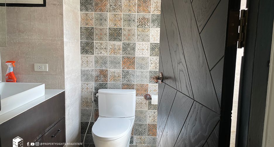 For sale 3 bedrooms condo in Watthana, Bangkok