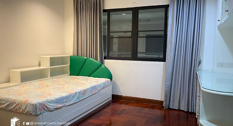 For sale 3 bedrooms condo in Watthana, Bangkok