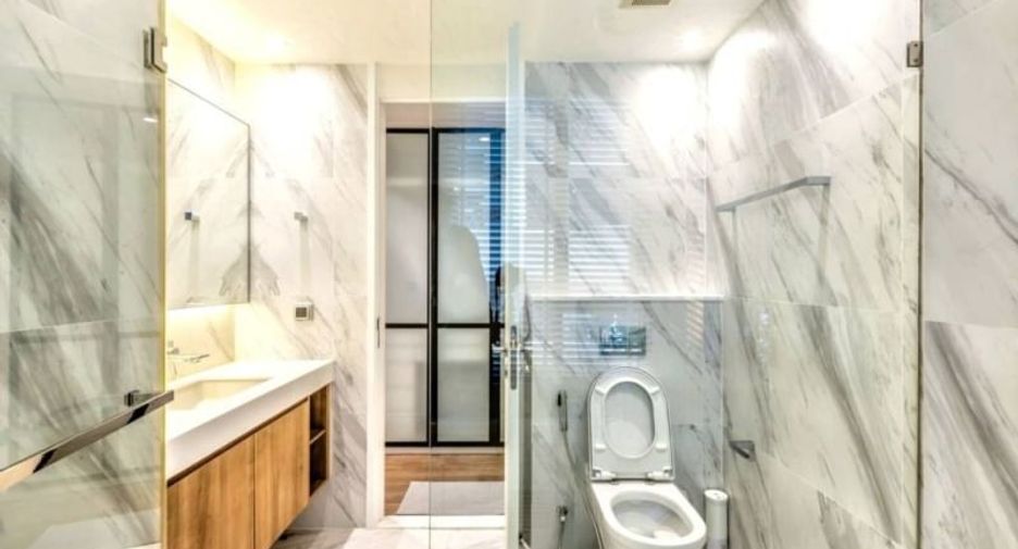 For rent 2 bedrooms condo in Khlong Toei, Bangkok