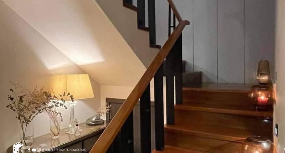 For rent 4 bedrooms townhouse in Khlong Toei, Bangkok