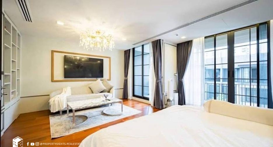 For rent 4 bedrooms townhouse in Khlong Toei, Bangkok