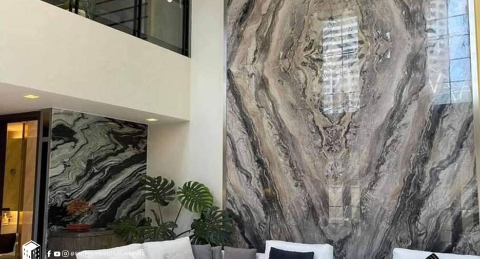 For rent 4 bedrooms townhouse in Khlong Toei, Bangkok