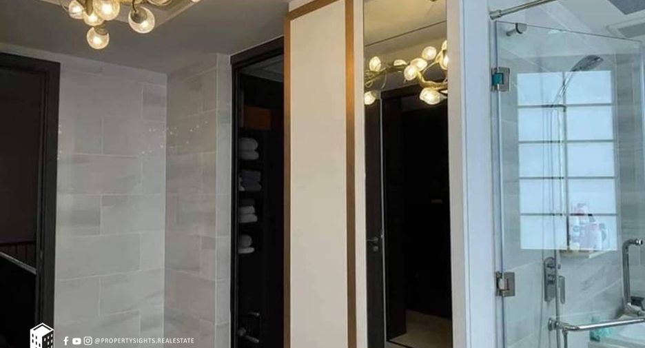 For rent 4 bedrooms townhouse in Khlong Toei, Bangkok