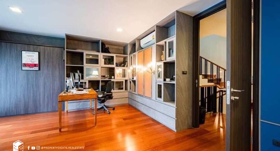 For rent 4 bedrooms townhouse in Khlong Toei, Bangkok