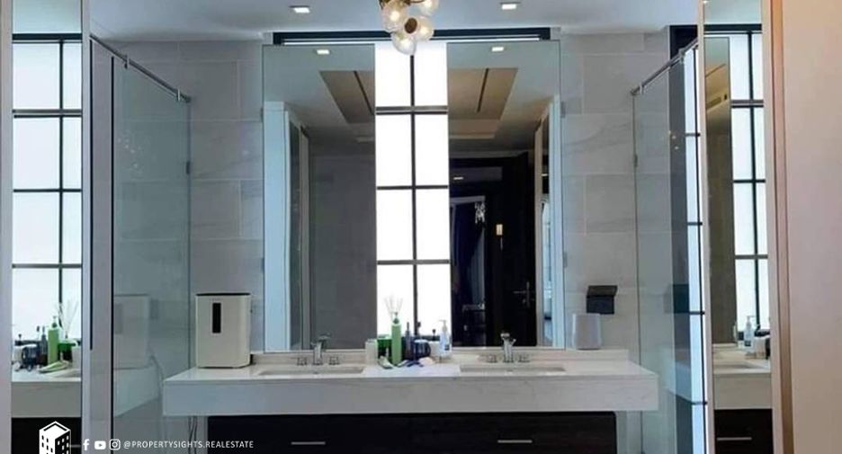 For rent 4 bedrooms townhouse in Khlong Toei, Bangkok