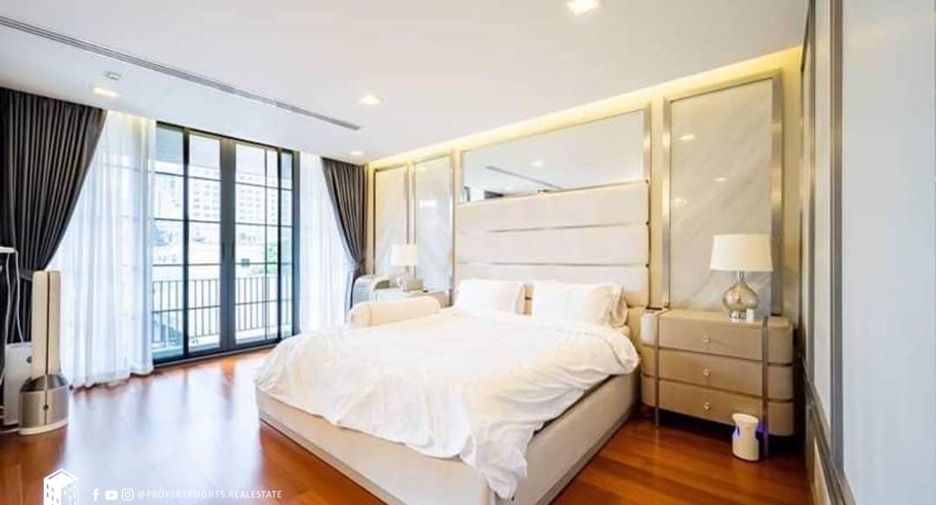 For rent 4 bedrooms townhouse in Khlong Toei, Bangkok