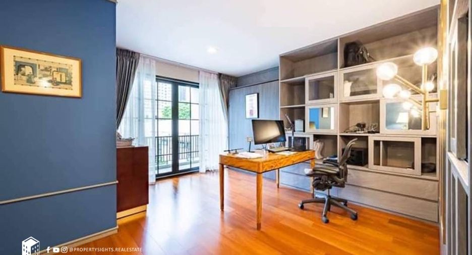 For rent 4 bedrooms townhouse in Khlong Toei, Bangkok