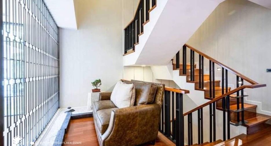 For rent 4 bedrooms townhouse in Khlong Toei, Bangkok