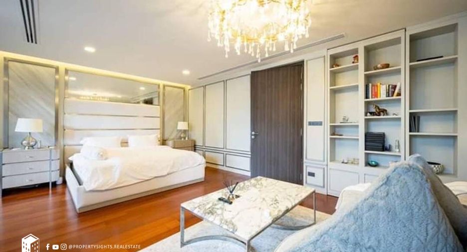 For rent 4 bedrooms townhouse in Khlong Toei, Bangkok