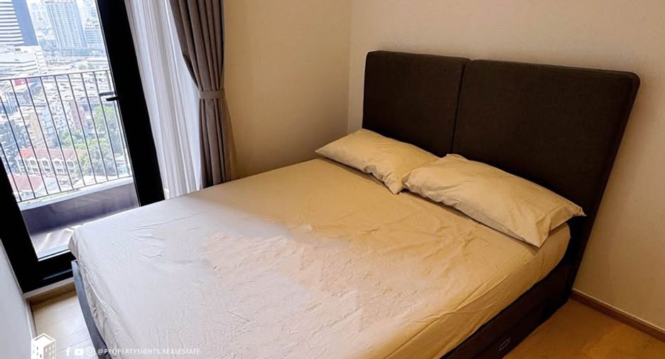 For rent 2 bedrooms condo in Huai Khwang, Bangkok