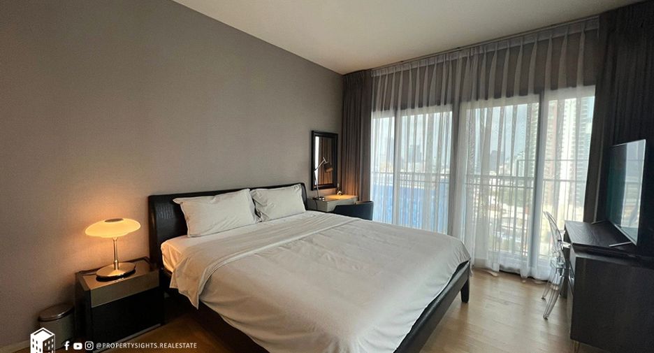 For rent 2 bedrooms condo in Khlong Toei, Bangkok