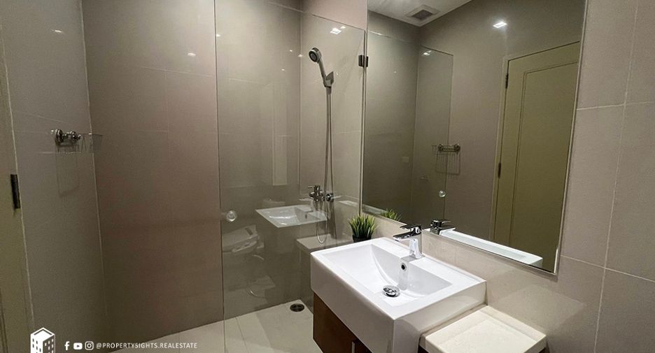 For rent 2 bedrooms condo in Khlong Toei, Bangkok