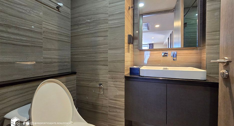 For rent 2 ベッドルーム condo in Pathum Wan, Bangkok