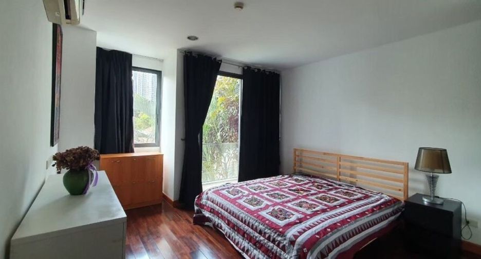 For rent 2 bedrooms condo in Watthana, Bangkok