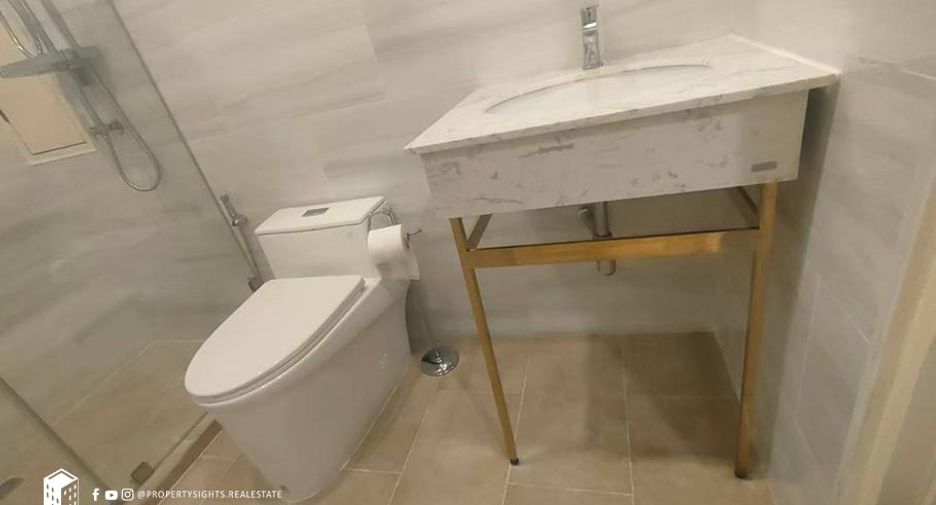 For rent 2 bedrooms condo in Pathum Wan, Bangkok