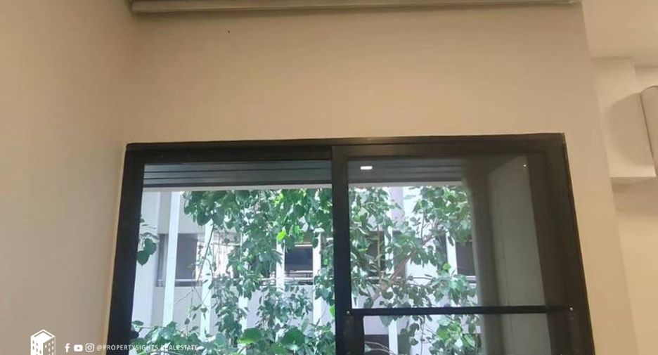For rent 2 bedrooms condo in Pathum Wan, Bangkok