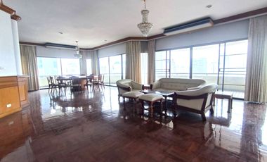 À louer 3 chambres condo à Khlong Toei, Bangkok