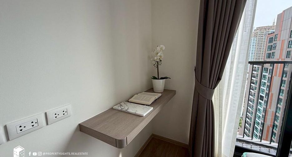 For rent 2 bedrooms condo in Watthana, Bangkok