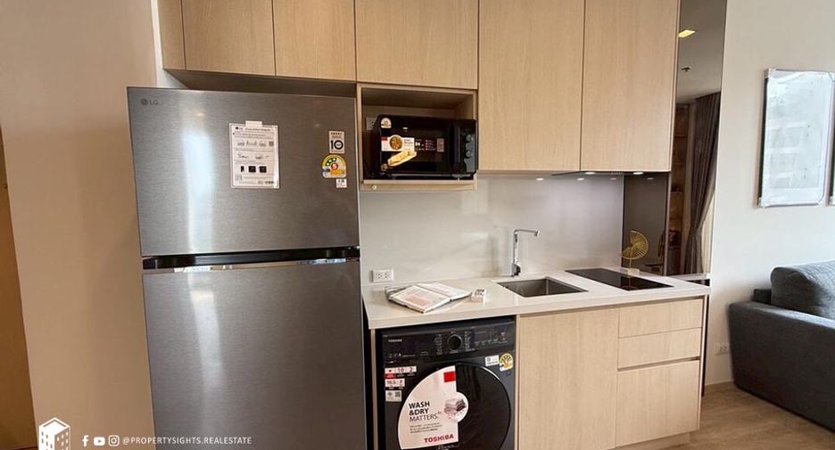 For rent 2 bedrooms condo in Watthana, Bangkok