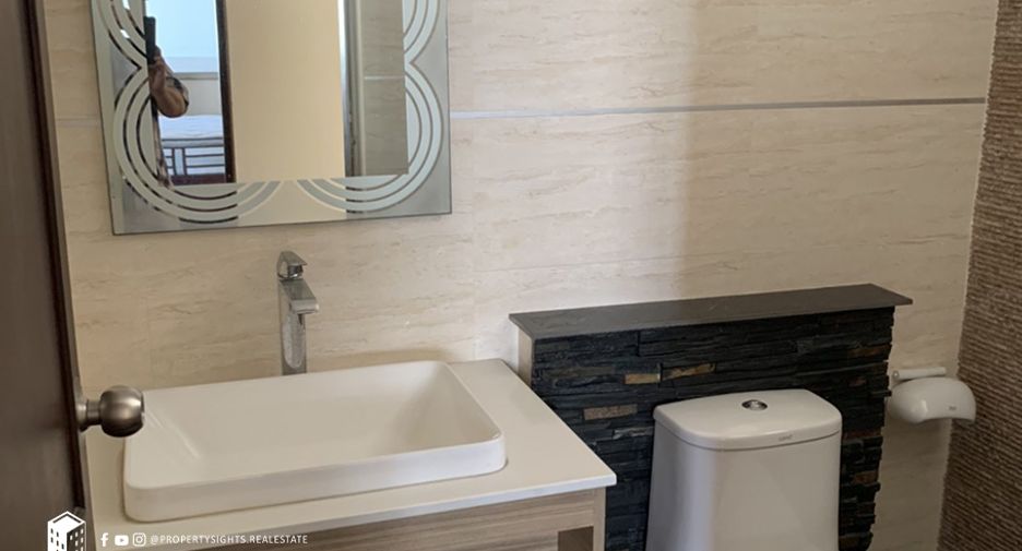 Condo en alquiler de 3 habitaciones en Khlong Toei, Bangkok