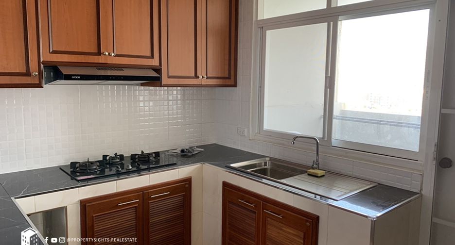 Condo en alquiler de 3 habitaciones en Khlong Toei, Bangkok
