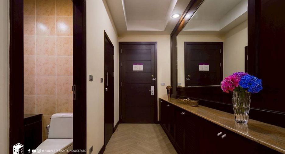 For rent 3 bedrooms condo in Watthana, Bangkok