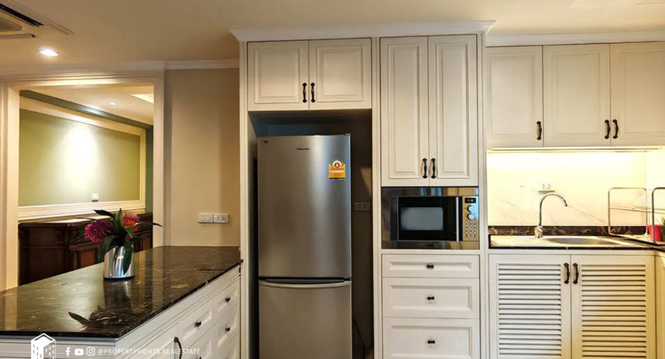 For rent 2 bedrooms condo in Pathum Wan, Bangkok