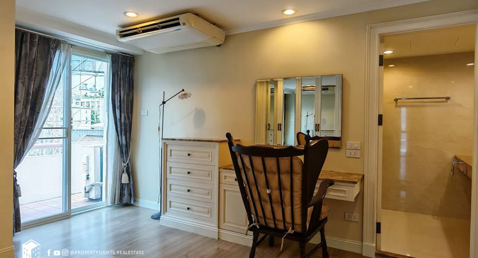 For rent 2 bedrooms condo in Pathum Wan, Bangkok