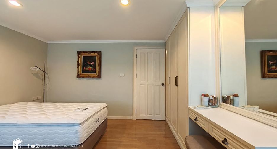 For rent 2 bedrooms condo in Pathum Wan, Bangkok