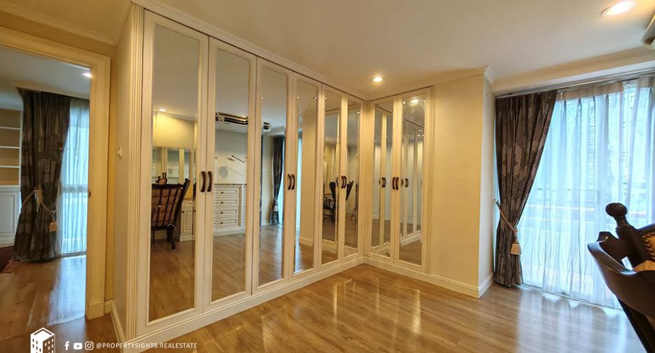 For rent 2 bedrooms condo in Pathum Wan, Bangkok