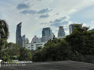 À louer 4 chambres maison de ville à Khlong Toei, Bangkok